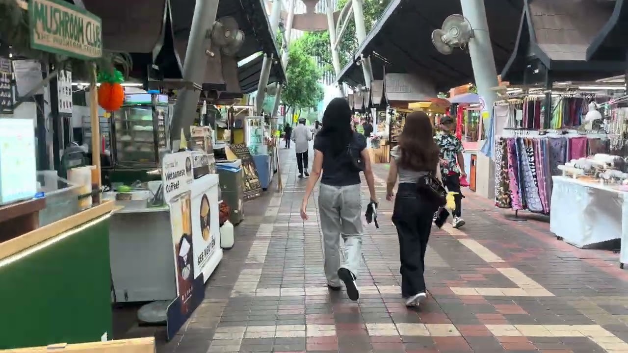 Walking Thru Boutique District