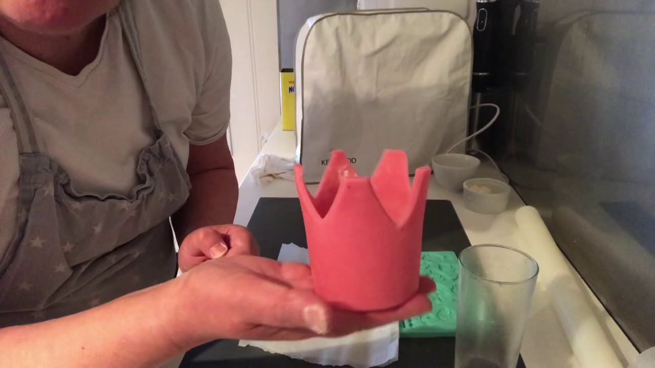 Krone i marsipan fra Lindas kaker