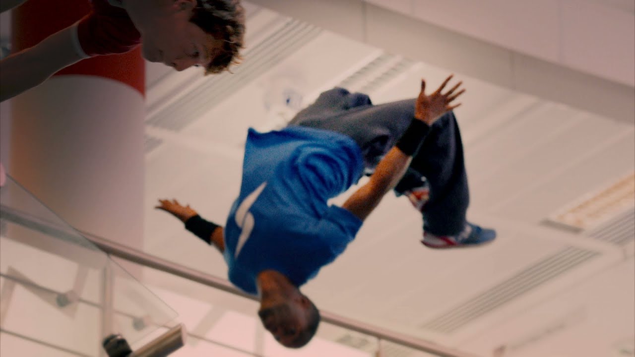 Parkour vs Motorcyclist: Race to the top of Television Centre - Top Gear: Series 20 - BBC
