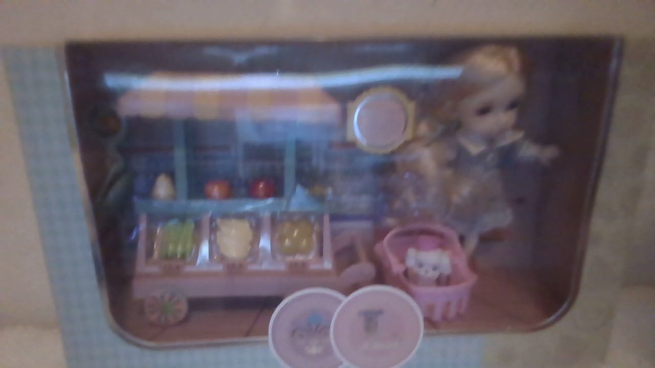 Opening a bjd doll shopping cart playset