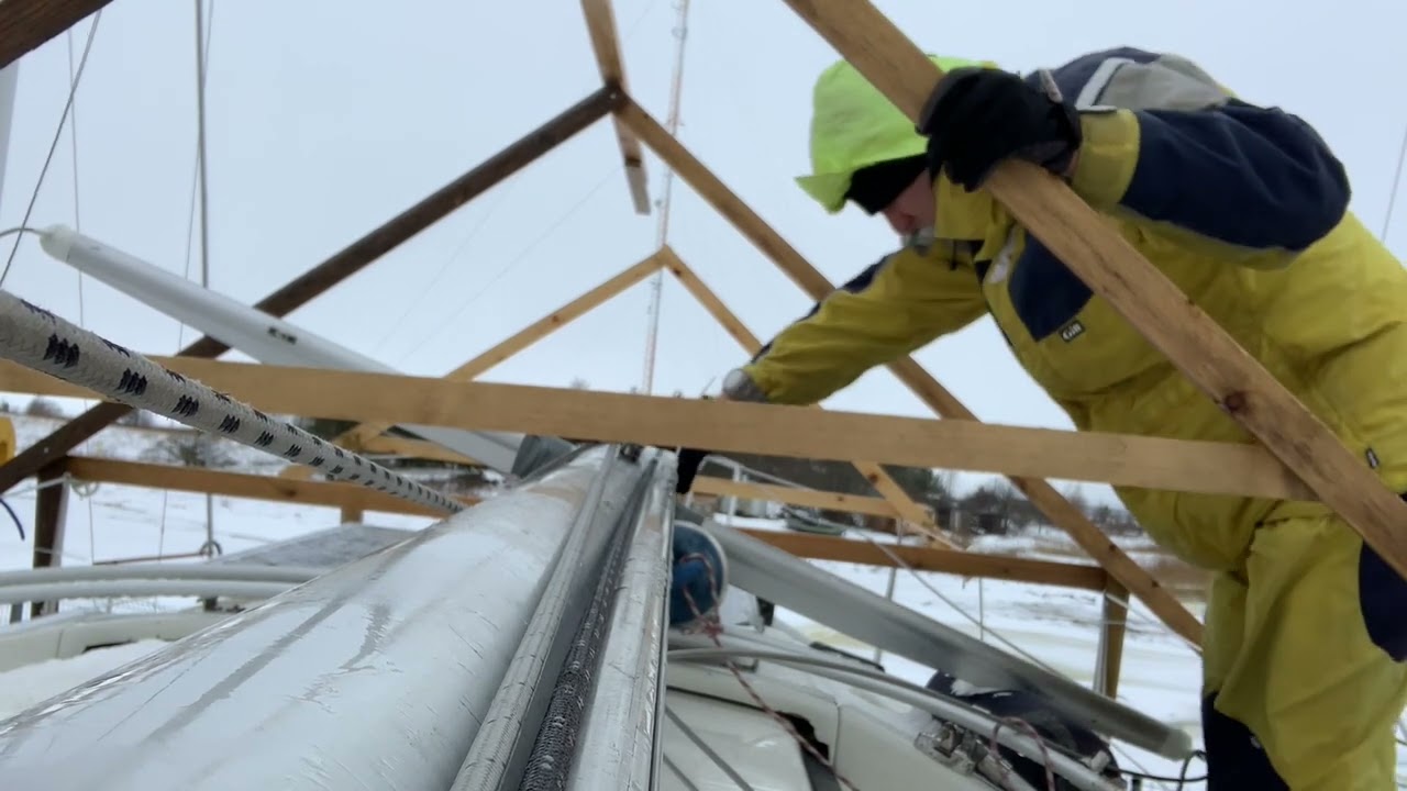 Dismantling my classic sailboat OE36 continues. Also removing the chainplates.