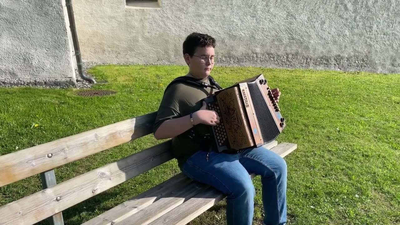 Quetschn-Kevin mit V dolini tihi. Im stillen Tal