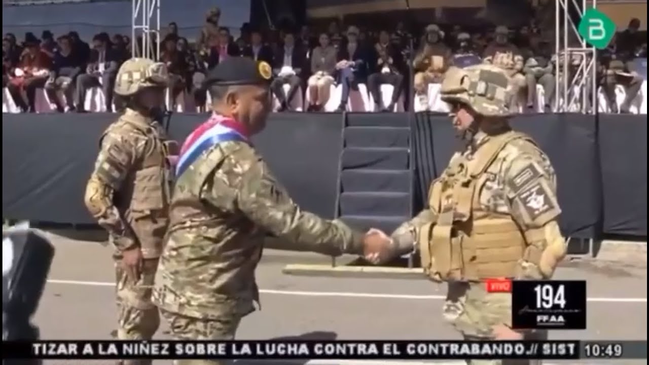 Jefe del CCFFAA General de Ej&eacute;rcito C&eacute;sar Astudillo recibe Condecoraci&oacute;n al M&eacute;rito Militar