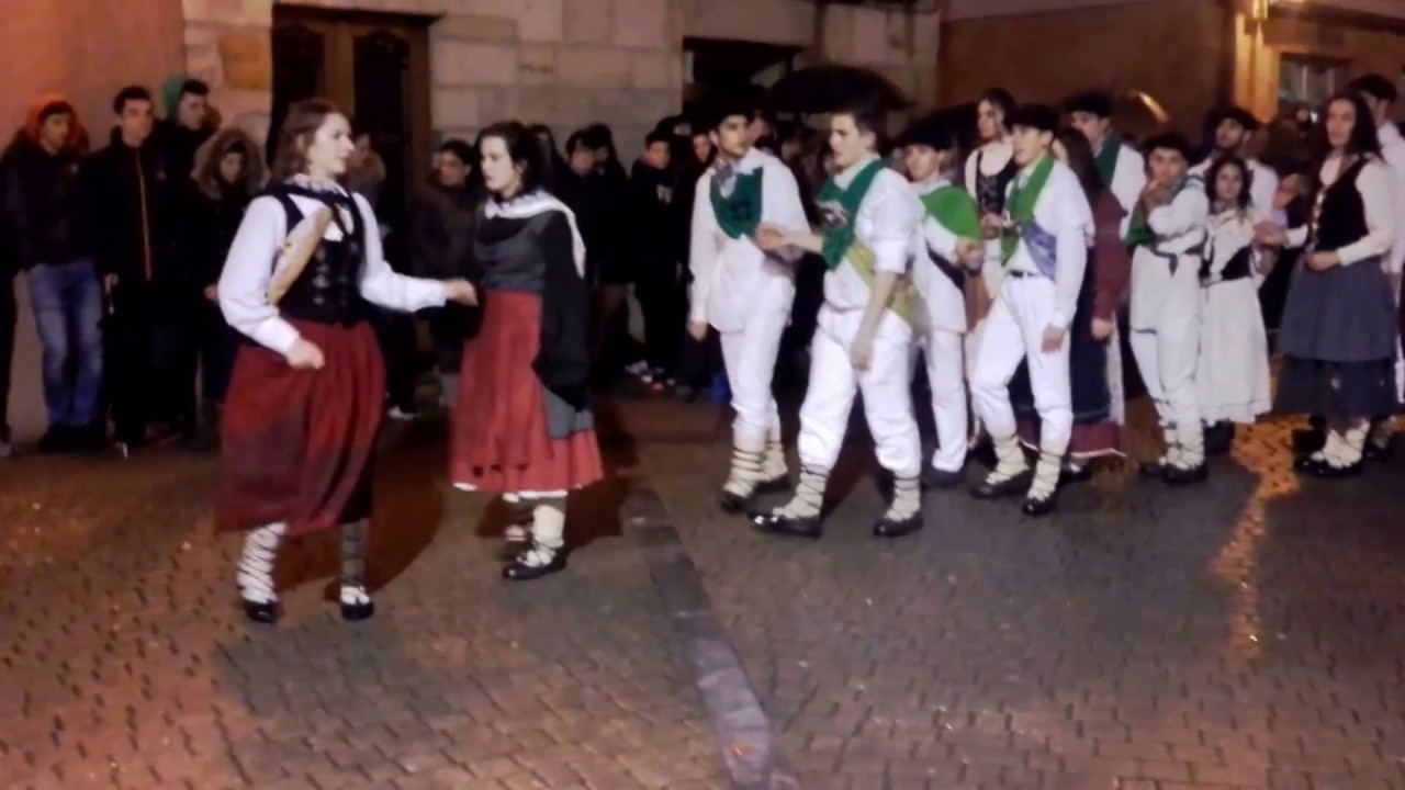 Guaixe-Altsasuko kintoak zortzikoa dantzatzen 2017