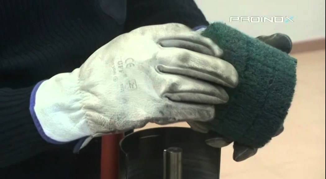 Acabado satinado en chapa de acero inoxidable