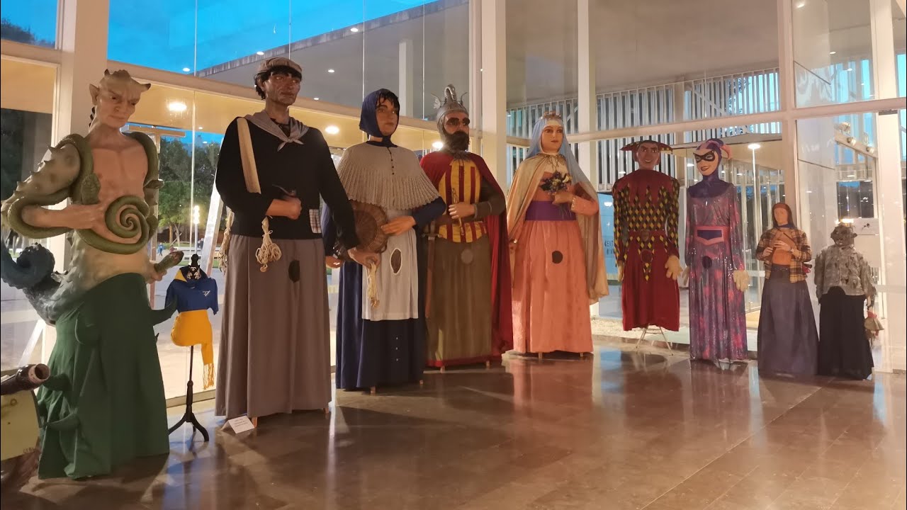 Exposició dels gegants,nanos,mulassa i morena de Salou (Festa Major del 30 d'Octubre 2021)