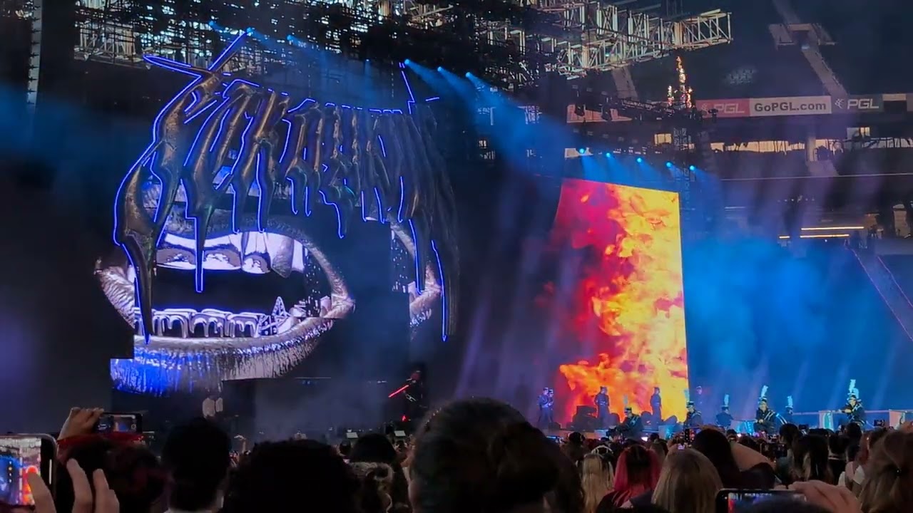 Stray Kids 2025 [dominATE] World Tour - Opening Performance + MOUNTAINS