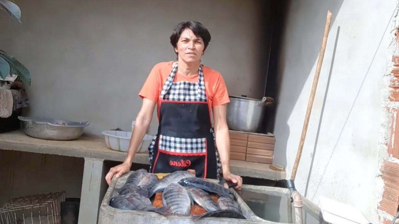 MUITAS PESSOAS ME PEDIRAM ESSE VÍDEO MOSTRANDO COMO LIMPO E CORTO O PEIXE TILÁPIA