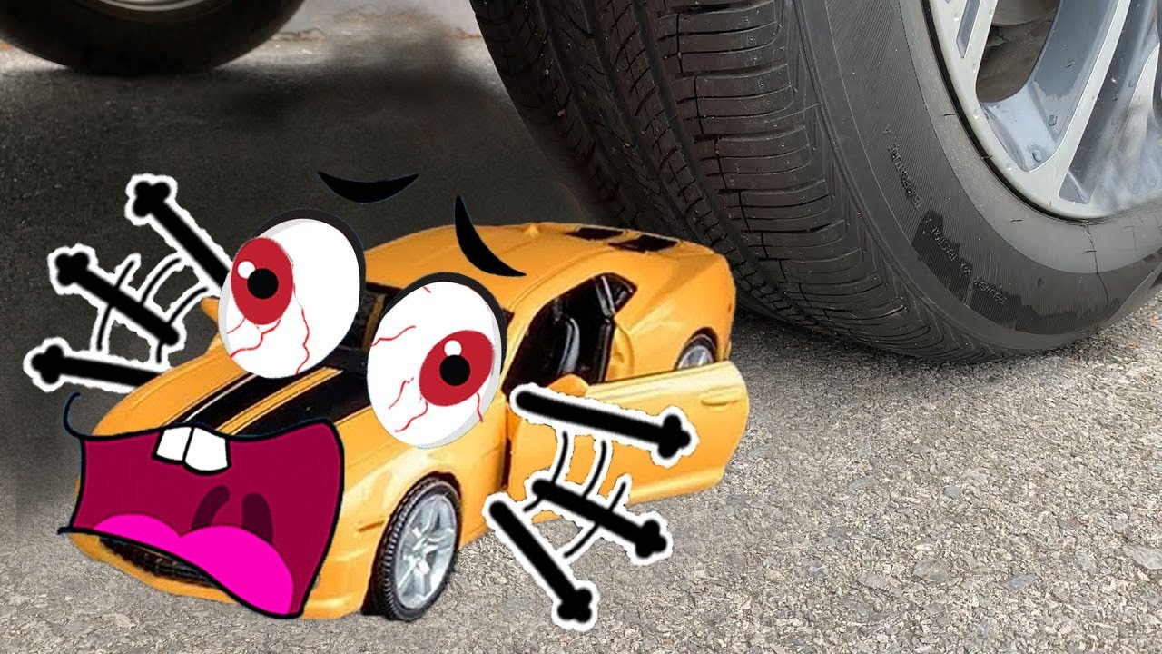 Aplastando Cosas Crujientes y Suaves! Juguetes VS Rueda de Coche|Doodles en Español Dibujos Animados