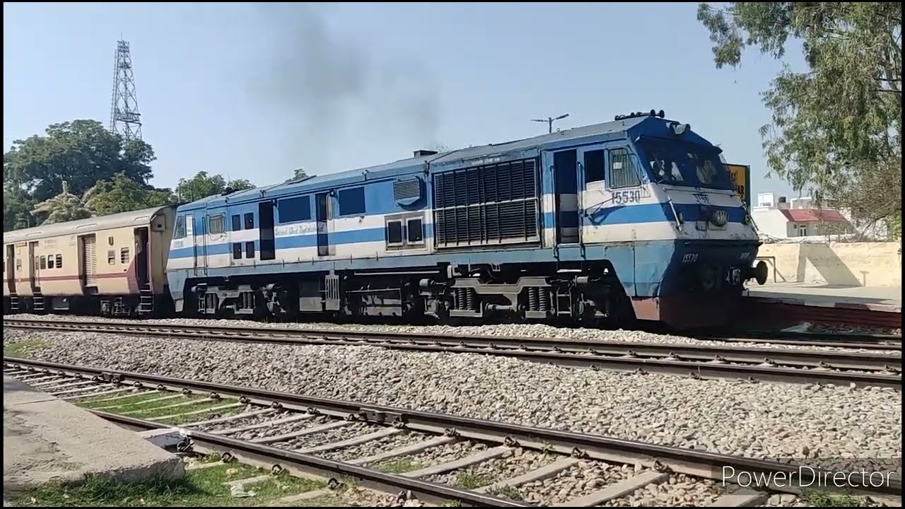 Shri Ganganagar Ambala cantt intercity express entering and departing from Abohar junction