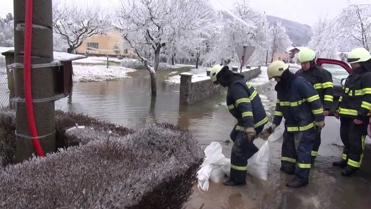 Gasilci Knežak   žled poplave