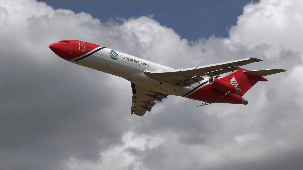 Oil Response Boeing 727 Flying Low over RAF Marham