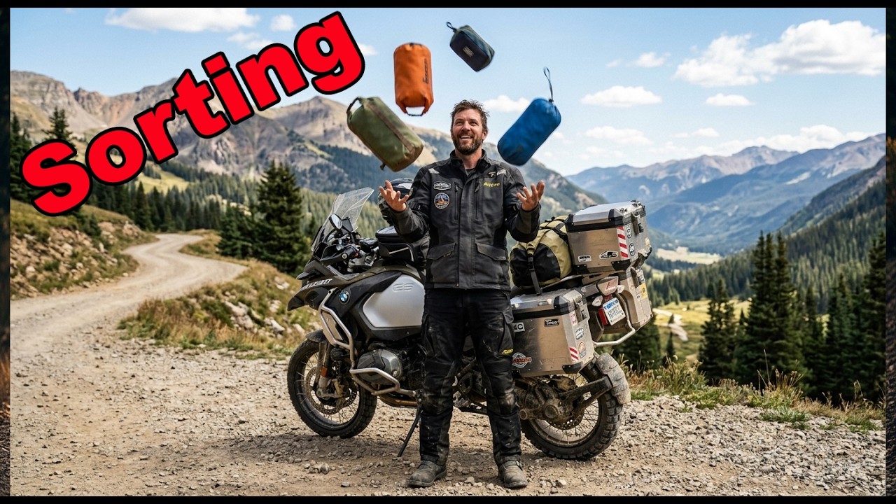 Сортировка снаряжения перед мотоциклетным ралли