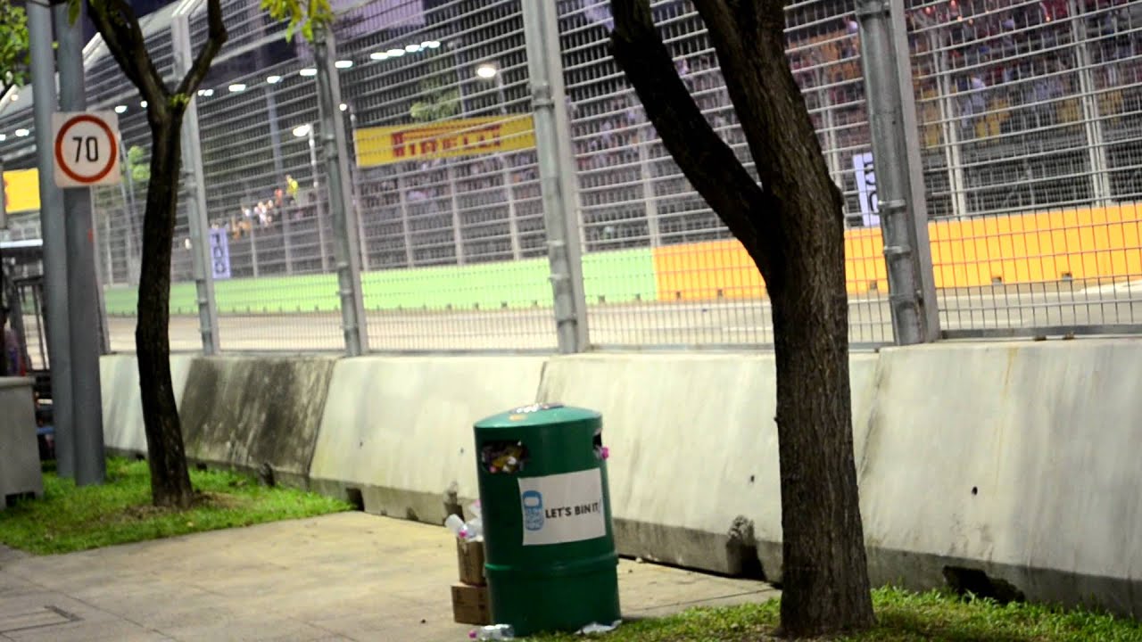 F1 2011 Singapore Grand Prix Practice 1 - Action from Turn 14 (1)