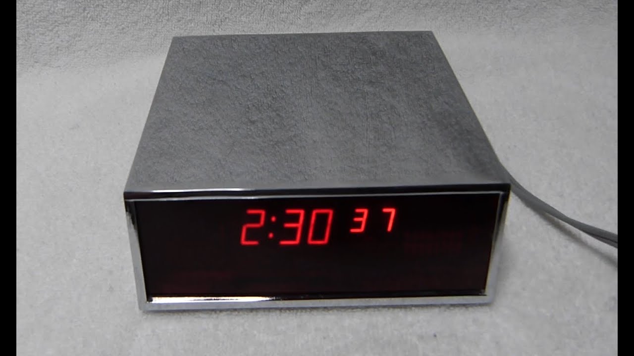 Dimension Four digital clock with Panaplex display (1973, USA)