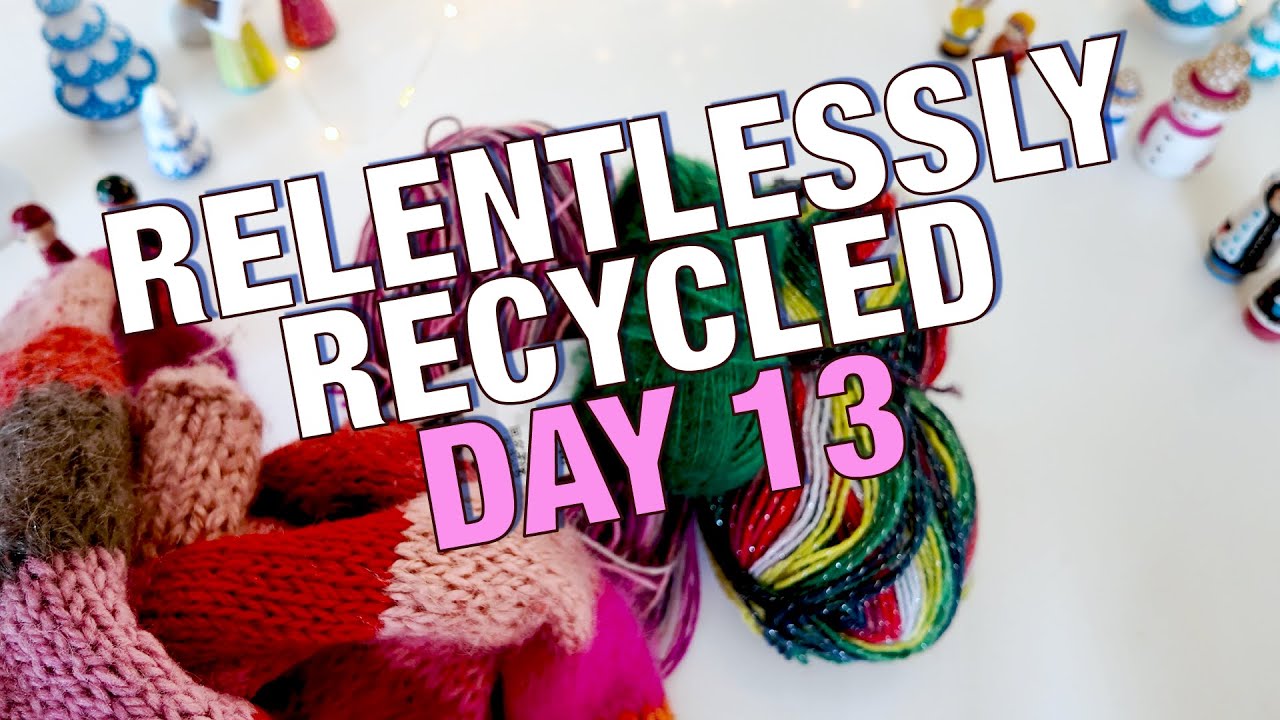 Розовые вязаные вещи, которые не сдаются, неожиданная находка из секонд-хенда и сегодняшняя елка ...