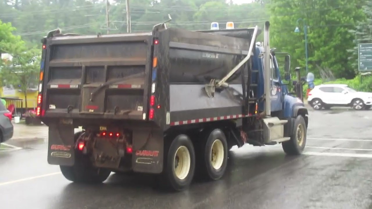 Bracebridge Ontario New Sand & Salt Truck FreightLiner (2024)