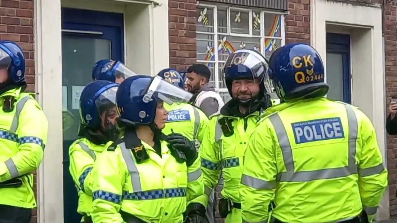 Пикадилли, Чорлтон-стрит. Первый марш Британии.