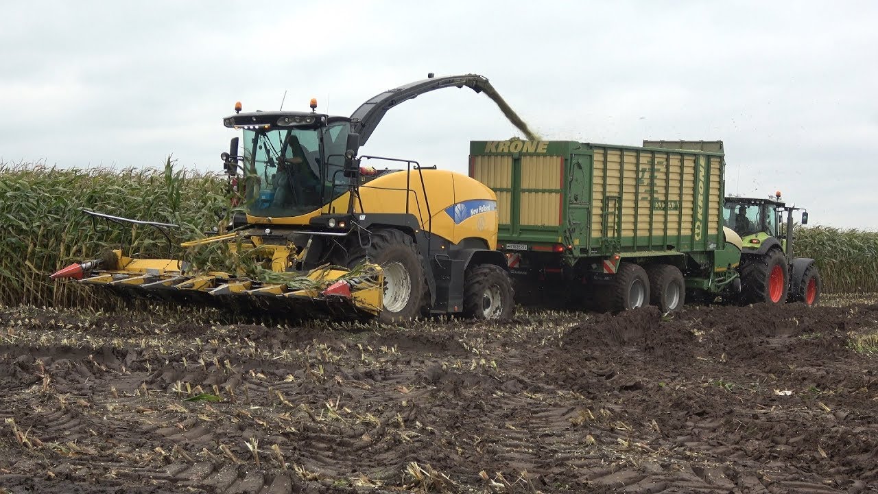 Mais hakselen en modderen door Loonbedrijf Engberts met hakselaar van Loonbedrijf H Altena (2019)
