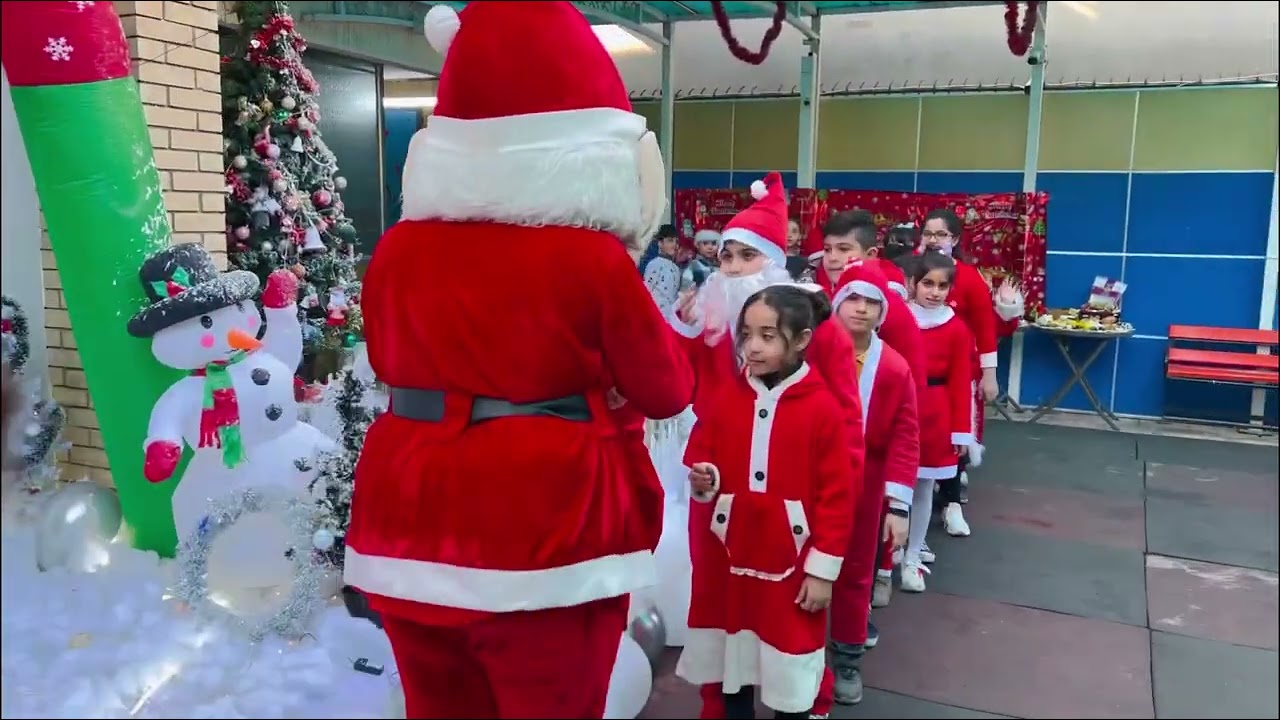 توزيع الهداية على تلاميذ الهجرة الاهلية باحتفالية راس السنة 2022-2023