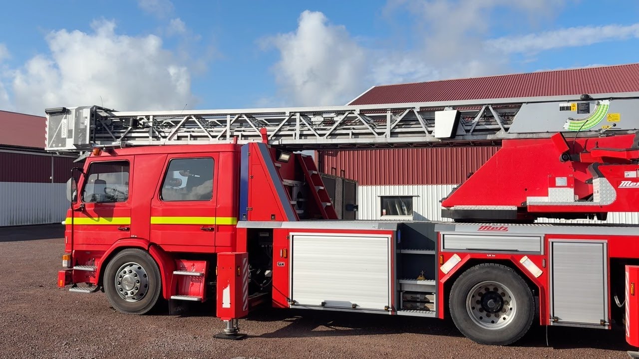 K&ouml;p Brandbil Scania DLK 30 p&aring; Klaravik