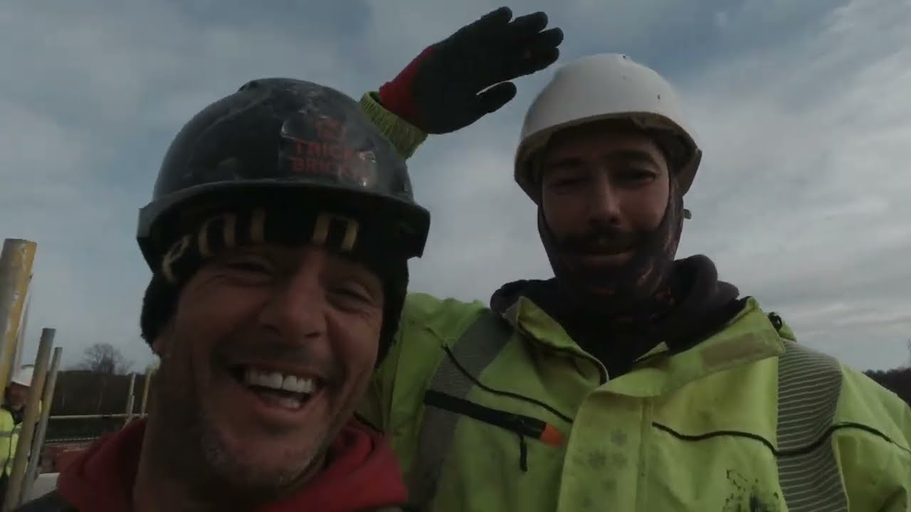 Bricklaying gables in the storm's!!