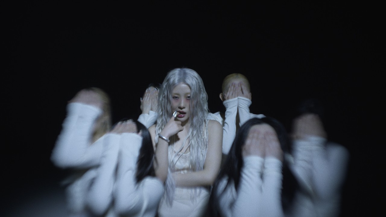Yves &lsquo;NAIL (feat.Lolo Zoua&iuml;)&rsquo; Performance Video