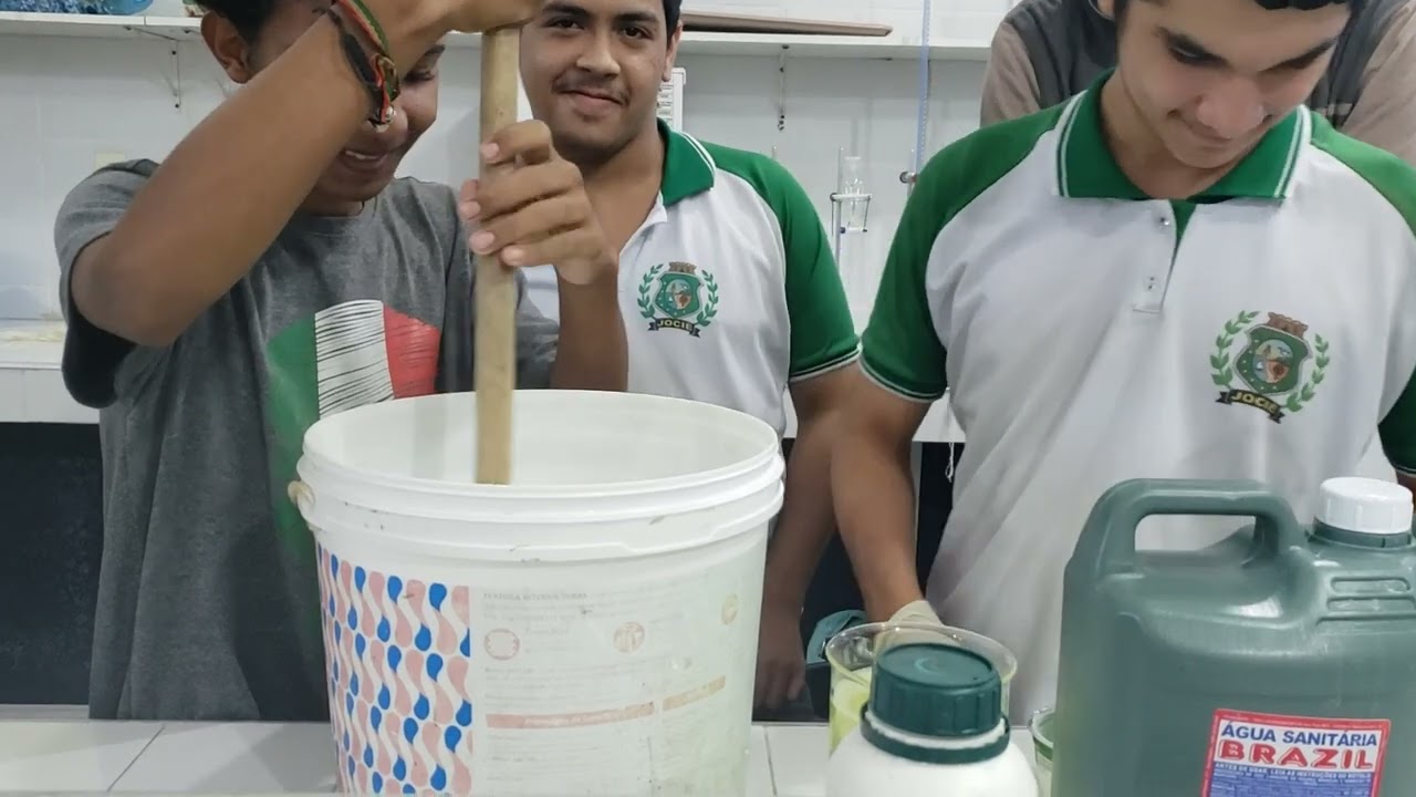 ÁGUA SANITÁRIA TRADICIONAL E A FEITA COM 