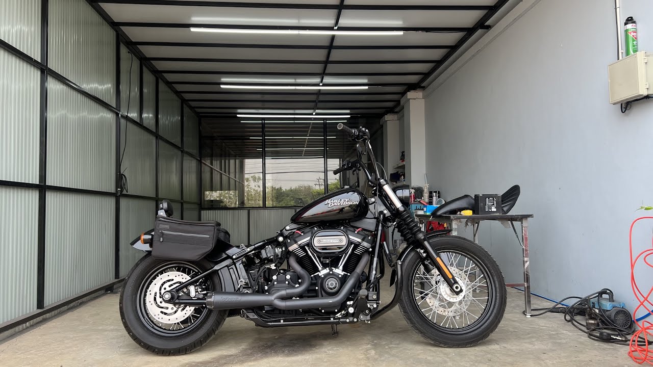 เปลี่ยนแบ็ต Harley davidson Street Bob battery removal