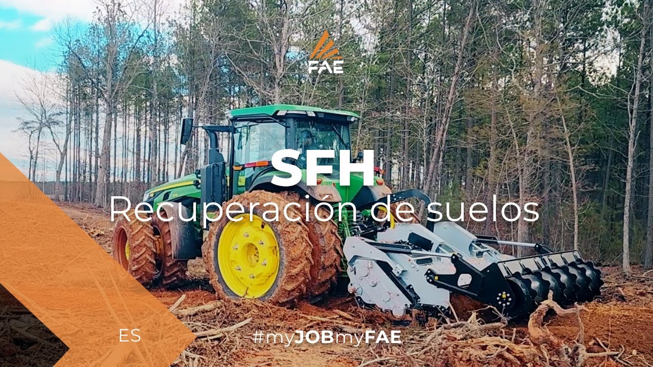 Triturador de piedra, trituradora forestal, subsoladora FAE manos a la obra con un tractor JohnDeere