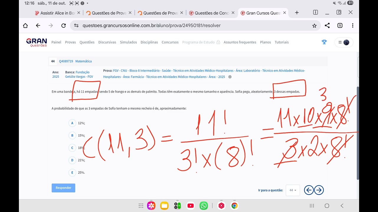 CNU 2025 - Em uma bandeja, há 11 empadas, sendo 5 de frango e as demais de palmito. Todas têm