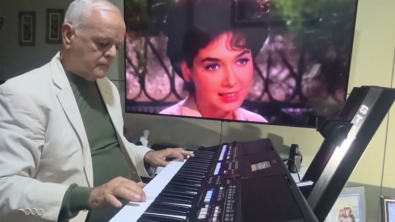 AL DI LA                 #movietheme #italianmusic #romanticmusic 