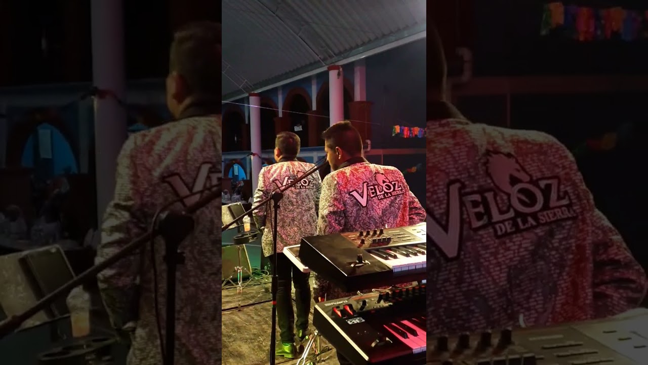 Muchacho alegre / veloz de la sierra en Oaxaca México
