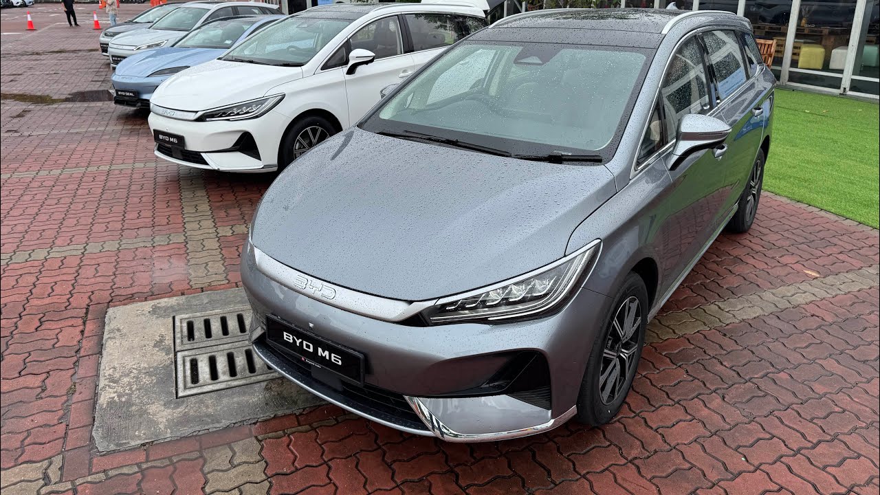 Лучший по соотношению цены и качества электромобиль-минивен в Малайзии? BYD M6 по цене от 109 тыс...