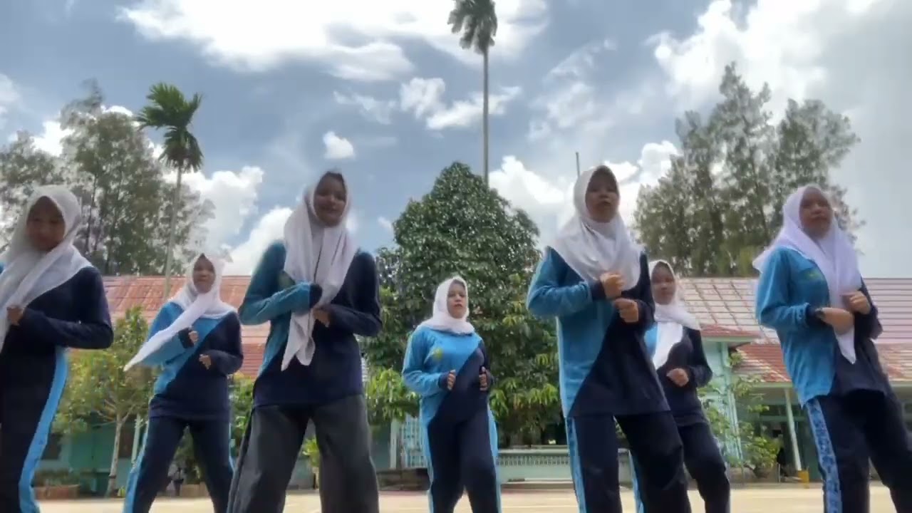 Praktik Senam Kreasi Kelas Xll P1C Kelompok 4 | SMA Negeri 13 Palembang |