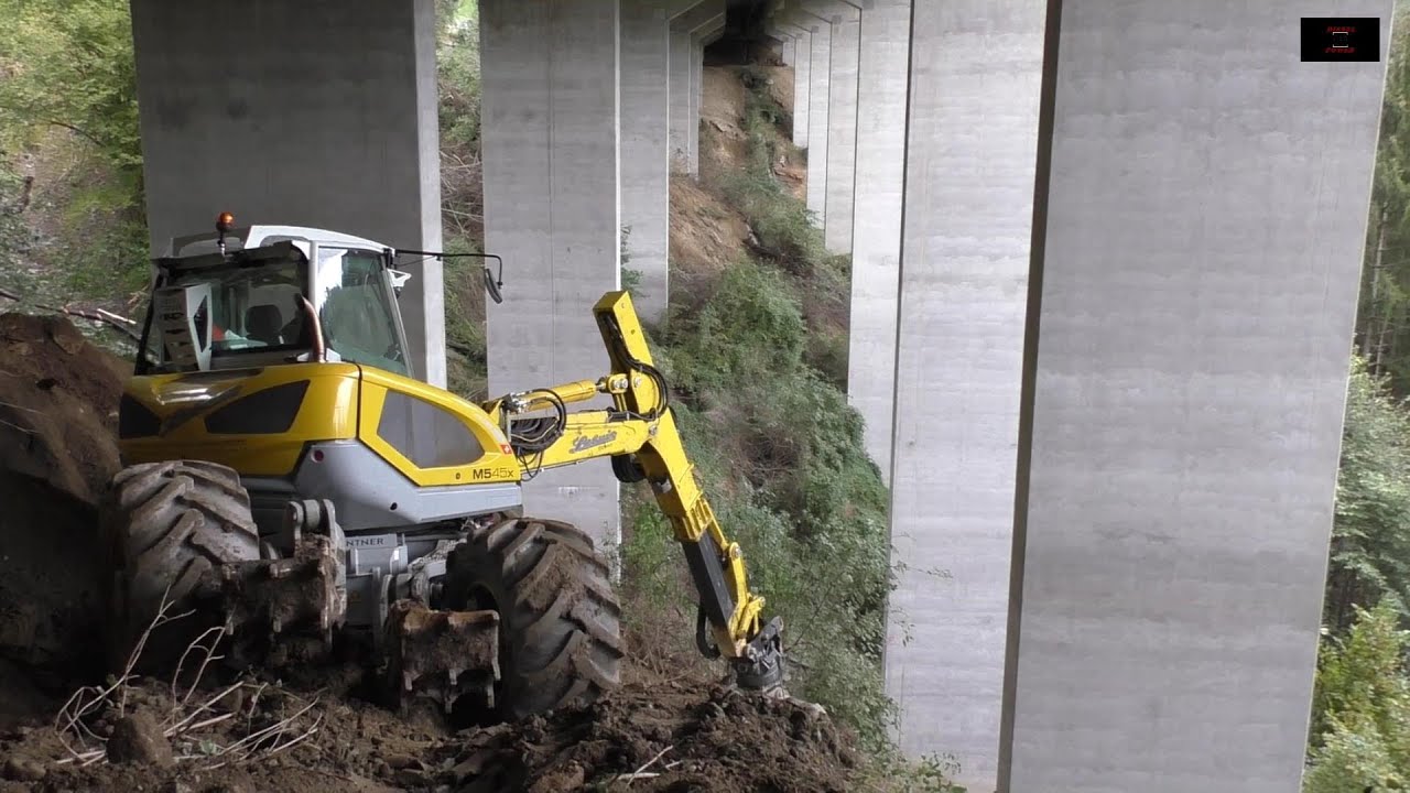 Menzi Muck M545x ¤ Unwetterschäden beheben ¤ unter Autobahnbrücke