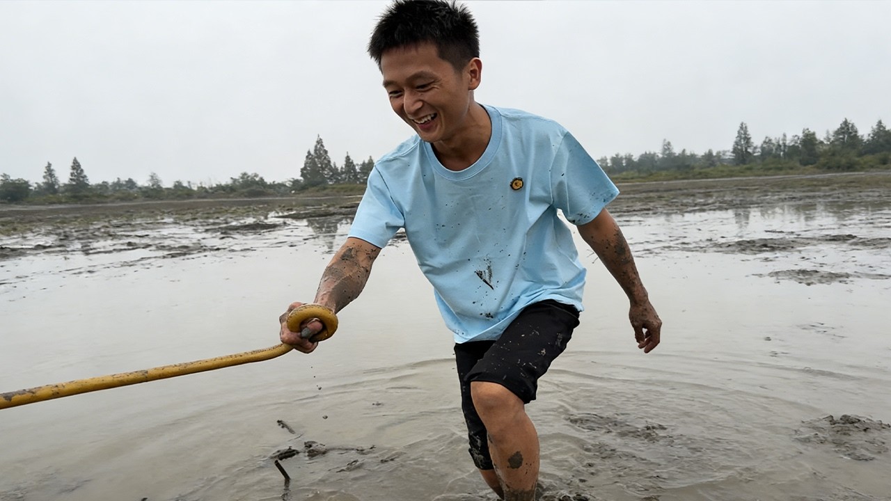 500塊挑戰老闆魚塘抓鱔，是賺是賠，馬上就見分曉！#熱門 #fishing