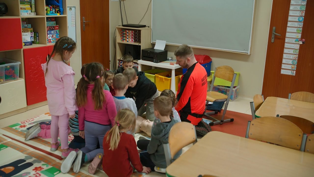 Ratownik medyczny gościem w przedszkolu „Pod Jarzębinką” w Międzyrzeczu