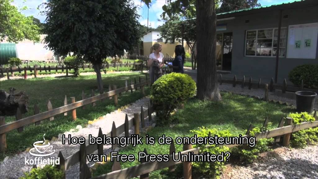 Pernille La Lau op stap met de reporters van Z Kids News in Zambia (RTL Koffietijd)