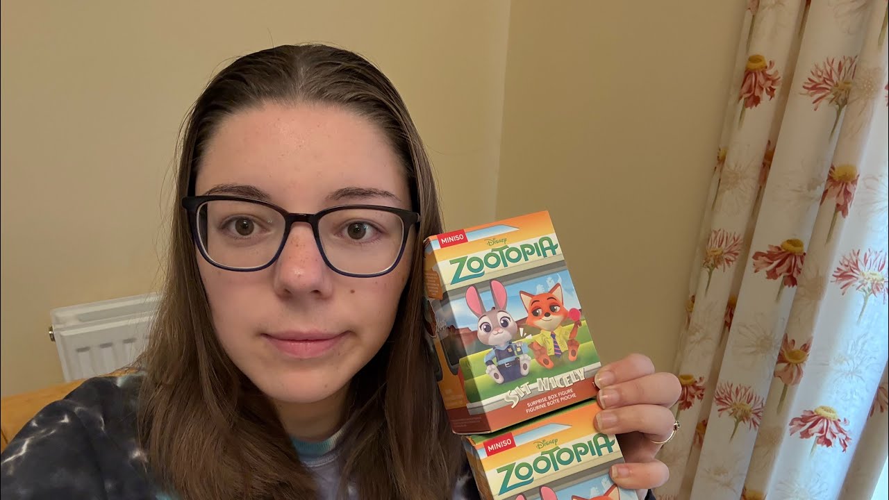Vlogmas Day 19 | Mystery Miniso Figures Unboxing | Zootopia Sit Nicely