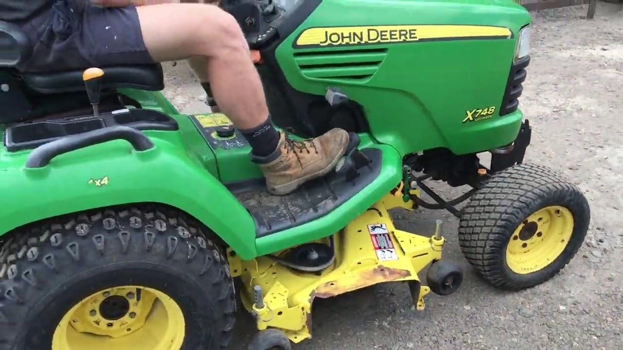 The Auctioneer Ltd: Machine Test Drive: JOHN DEERE X748 MOWER   www.theauctioneer.co.uk