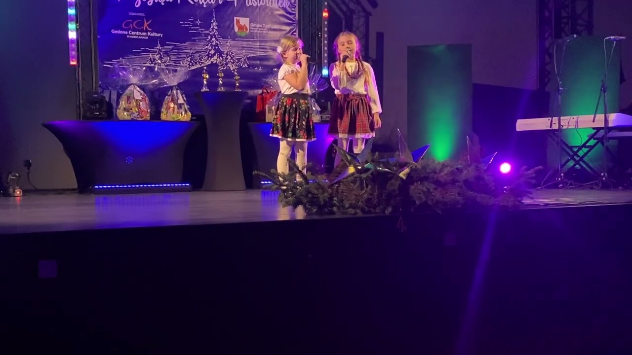 Duet ,,Makuszynki,, Kornelia Kijuk i Partycja Wawryszuk.  ,,Hola Hola Pasterze z Pola,,