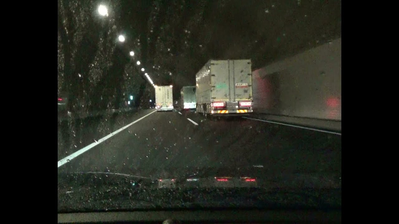 【ドラレコ】深夜の新東名 トラックの通せんぼ運転の嵐 煽り運転を誘発❗️