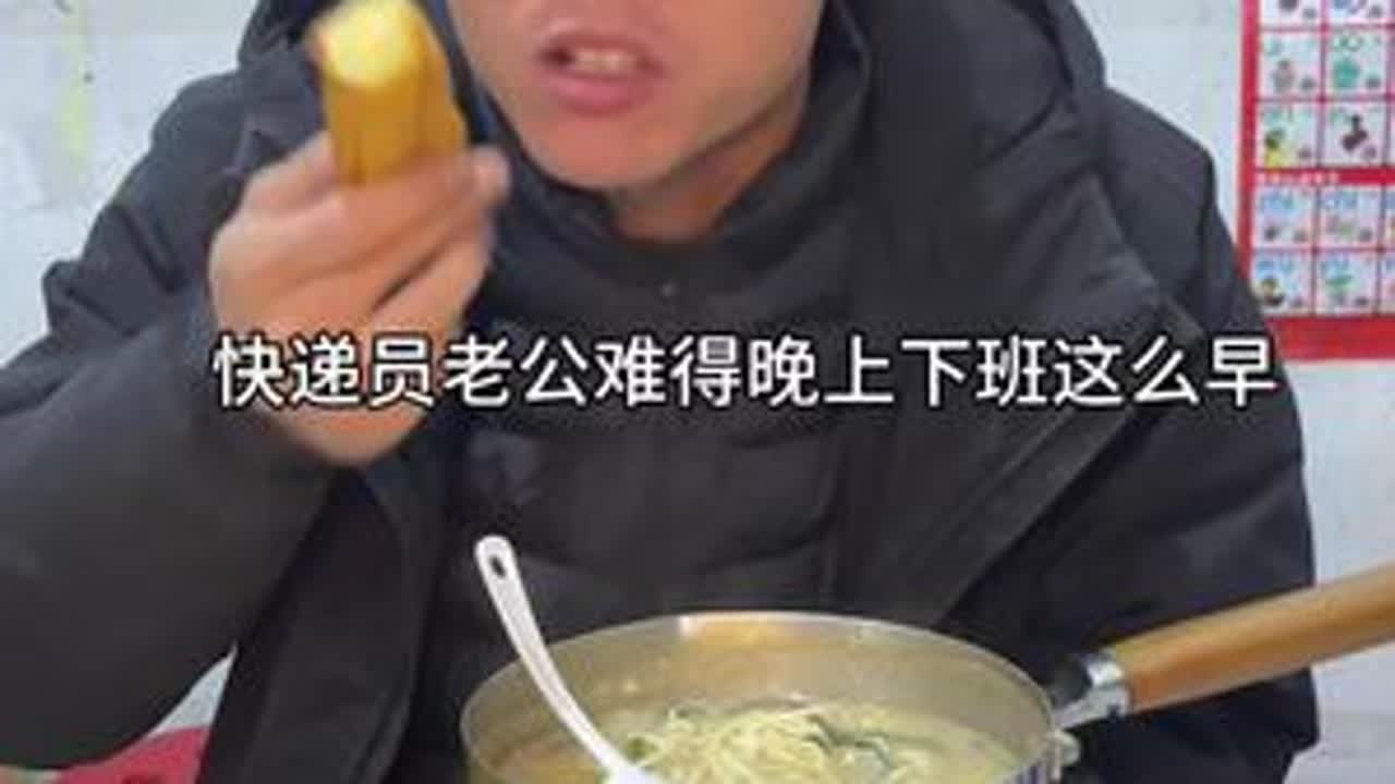 今天给家里人做了家庭版油条和麻糊汤，老公说很好吃。转头又收到了孩子送来的鲜花，这一刻，所有的辛苦都被幸福填满了。❤️#90后夫妻真实生活#记录平凡真实生活 #家庭版油条做法 #三八妇女节快乐