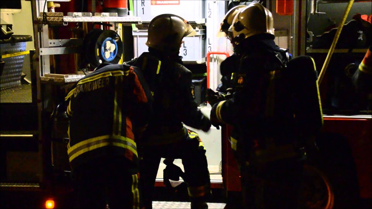 Uitslaande brand verwoest grotendeels woning aan de Middelweg in Moordrecht