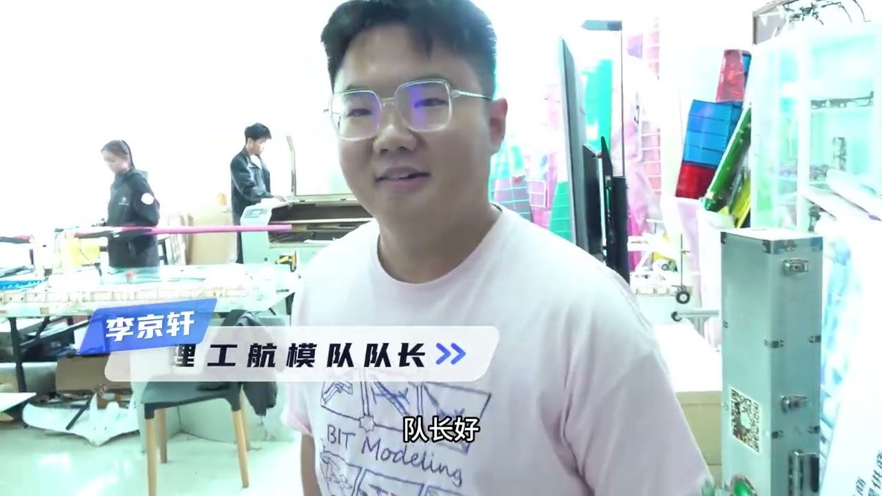 点击看学霸炸机现场（最后居然...）——北京理工大学 在全是坦克的学校玩航模！探访百所大学航模队之——北京理工大学估计这是全北京唯一一家在校园里摆放了很多装甲战车的学校——北京理工大学，在这所著名