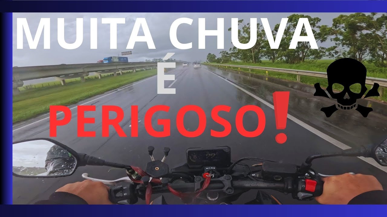Andar de moto na chuva é muito perigoso