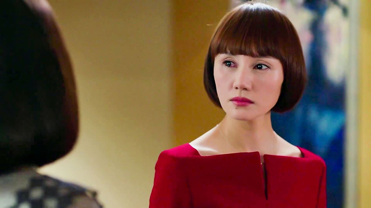 Госпожа считает себя красивой, но жена покоряет ее элегантным красным платьем