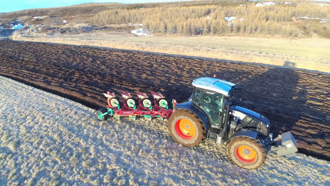 claas arion 450 and kverneland Ploughs