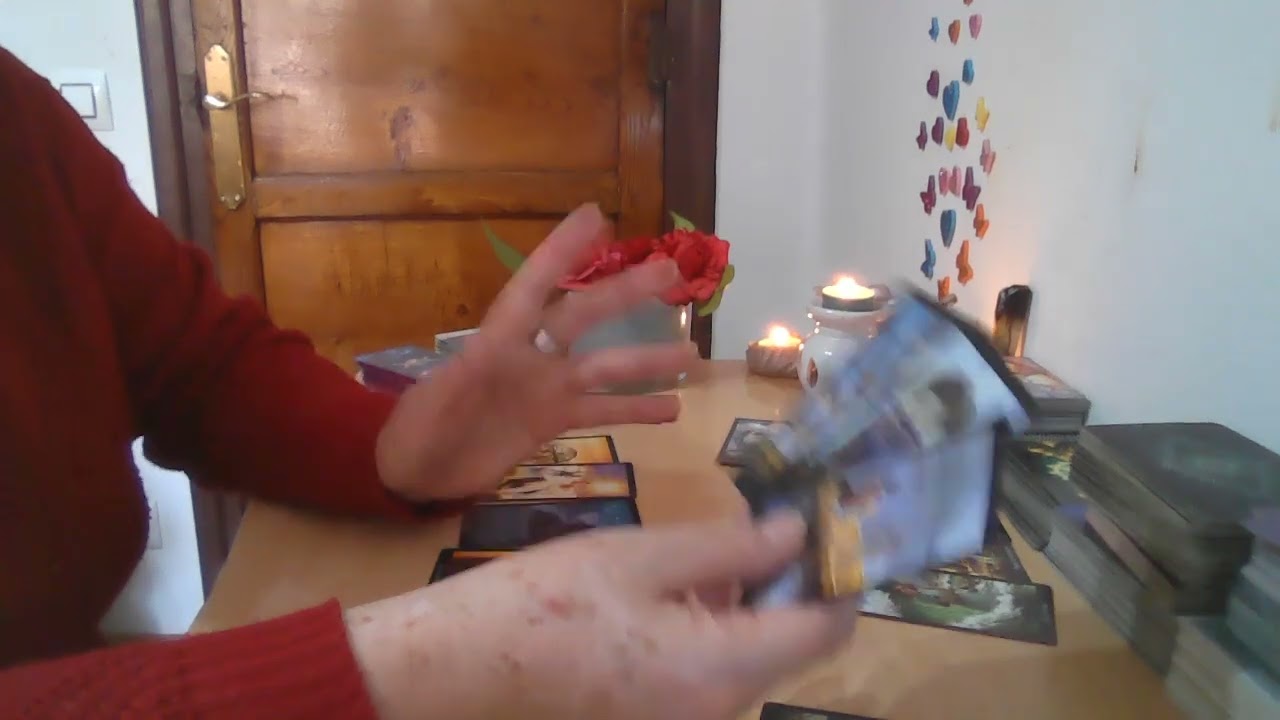 TE AMA CON TODO EL CORAZÓN!SUFRE EN SILENCIO TU AUSENCIA! QUIERE VOLVER, PERO SABE QUE TU NO QUIERES